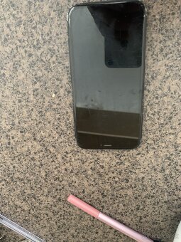 iPhone xr - 2