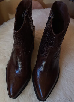 Dámske Kožené Kotníkové Čižmičky Gino Rossi Veľkosť 39 - 2