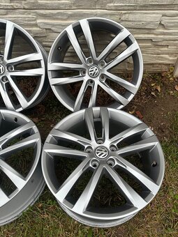 Salvador R-line R18 5x112 originál Volkswagen - 2
