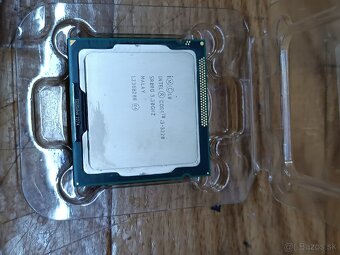Predám procesor Intel Core i3 3220 - 2