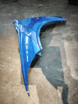 BMW X1 F48, ľavý predny blatnik - 2