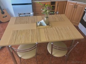 Stôl so stoličkami - 2
