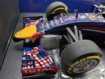 F1 INFINITI RED BULL RB10 2013 RICCIARDO MINICHAMPS 1:18 - 2