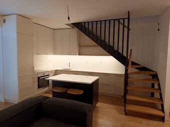 Trojizbový byt-mezonet - 2