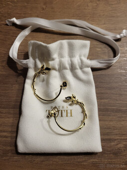 Petra Toth Kruhové náušnice čierny púčik so šípkou - 2