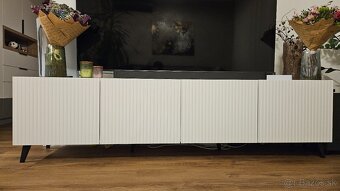 Skrinka pod TV biela - 2