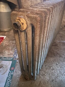 Staršie liatinove radiátory - 2