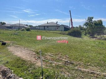 DVA stav. pozemky v Petrovanoch - IS všetky (F512-14-ANM) - 2