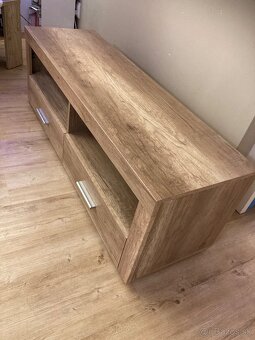 Skrinka pod televízor - 2