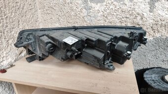 Predám pravé predné svetlo Škoda Octavia 4 - 2