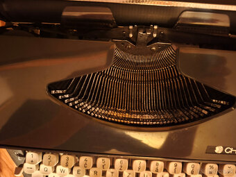 písací stroj Chevron - 2