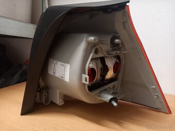 Lavy zadny svetlomet - 2