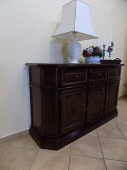 Komoda s intarziou - 2