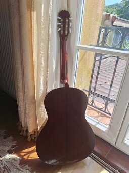 Akustická gitara s podpisom Jaromíra Nohavicu - 2