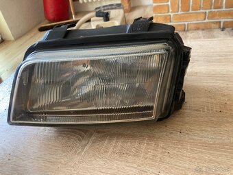 Predám ľavé predné svetlo na Audi A4 - 2