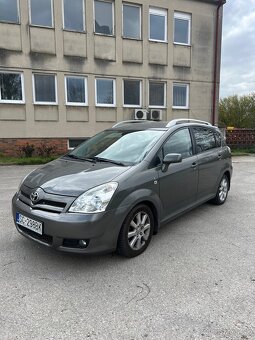 Toyota Corolla Verso 2.2 D, 7 miest na sedenie - 2