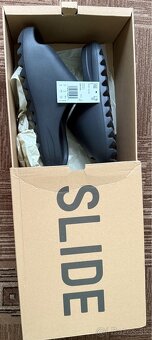 Yeezy slide - 2