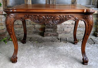 Vyrezávaný stôl z orechového dreva - 2