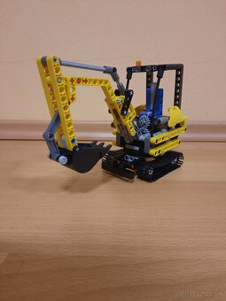 Lego Technic 8047 - Compact Excavator - 2