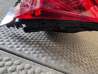 zadné svetlo VW Touareg 3 760945307E. - 2