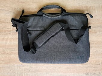 NEZIDE SA NIEKOMU? - - 2