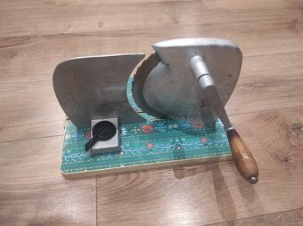 Predám krajač sližov, chleba a mlynček - 2