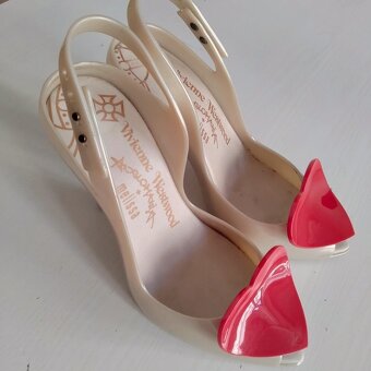 Vivienne Westwood sandalky s cervenym srdieckom - 2