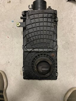 Vzduchove sanie na nissan almera 1,4l 16v 64kw - 2