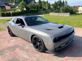 Dodge Challenger 5,7 HEMI — rok 2017 — 276 kW — manuál - 2