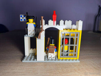 LEGO 6259 Pirates Imperial Guards Broadside's Brig - 2