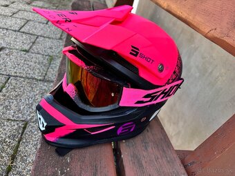 SHOT RACE GEAR prilba (ružovo-čierna) s okuliarmi – veľkosť - 2
