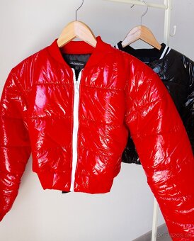 Stylova damska metalicka cervena bombera na zips NOVA - 2