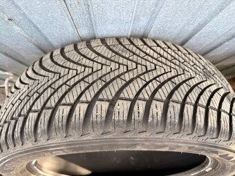 Predám celoročné pneumatiky Kumho 215/50 R18 HA32 92W 3PMSF - 2