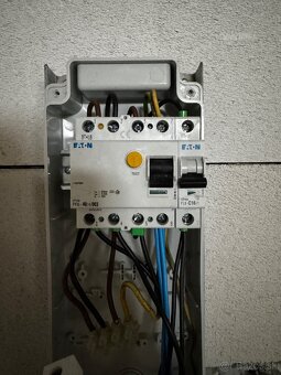 Priemyselná elektrická rozvodnica 32A 5P / 400V s ističmi a - 2
