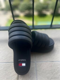 Šľapky na platforme- tommy hilfiger - 2