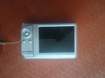 Fujifilm A170 a Sony DSC-W170 - 2