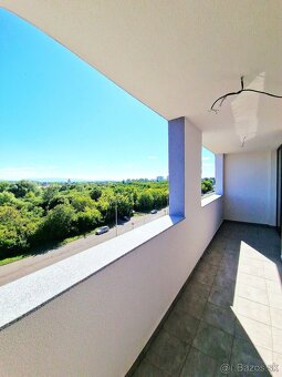 NOVOSTAVBA - PREDÁM 2 IZBOVÝ BYT S VEĽKOU LOGGIOU - 2