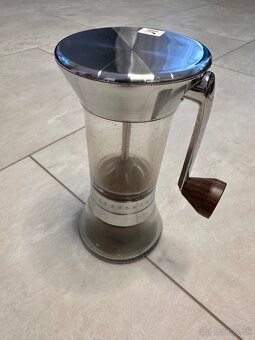 Mlyncek na kavu HandGround keramicky - 2