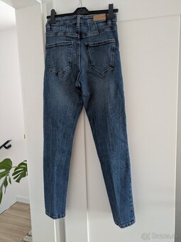 Rifle na gombíky - 2