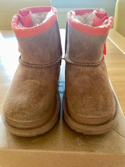 Detské cizmy UGG Classic mini Zipper, v. 25 - 2