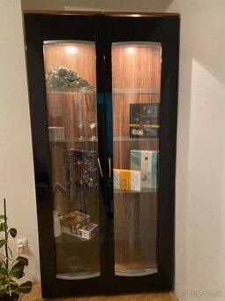 Vitrínová skriňa - 2