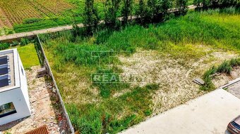 Stavebný pozemok Boldog 540 m2 - 2