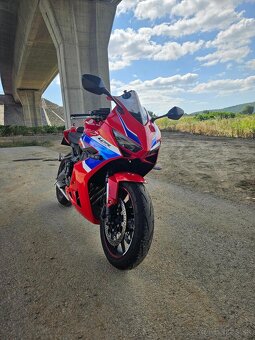 Honda CBR 650R - 2