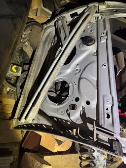 vw GOLF 5 dvere lave zadne - 2