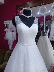 Trblietavé svadobné šaty - 2