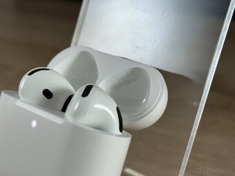 NOVÉ Apple AirPods 4 - 2