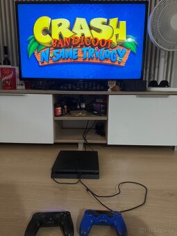 PS4 Slim - 2