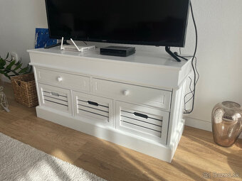 Skrinka pod TV - 2