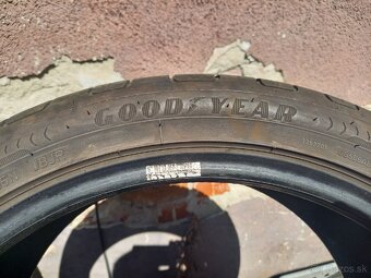 Predam letne pneu 225/40 R18 - 2