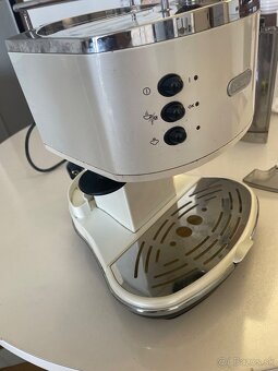 Pákový kávovar DeLonghi - 2